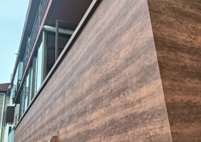 Frentes balcones y forro del muro del balcón de ladrillo